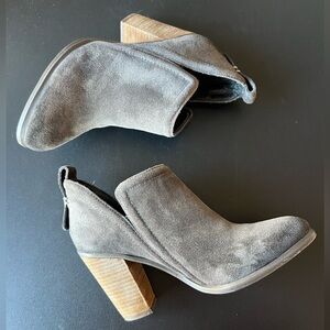 Vince Camuto heeled suede booties